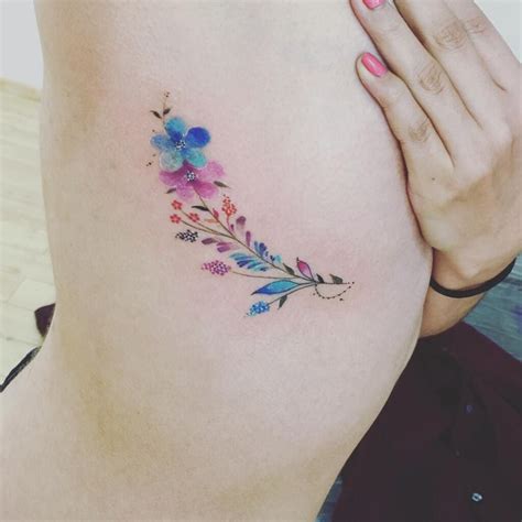 Tatuaje en las costillas mujeres